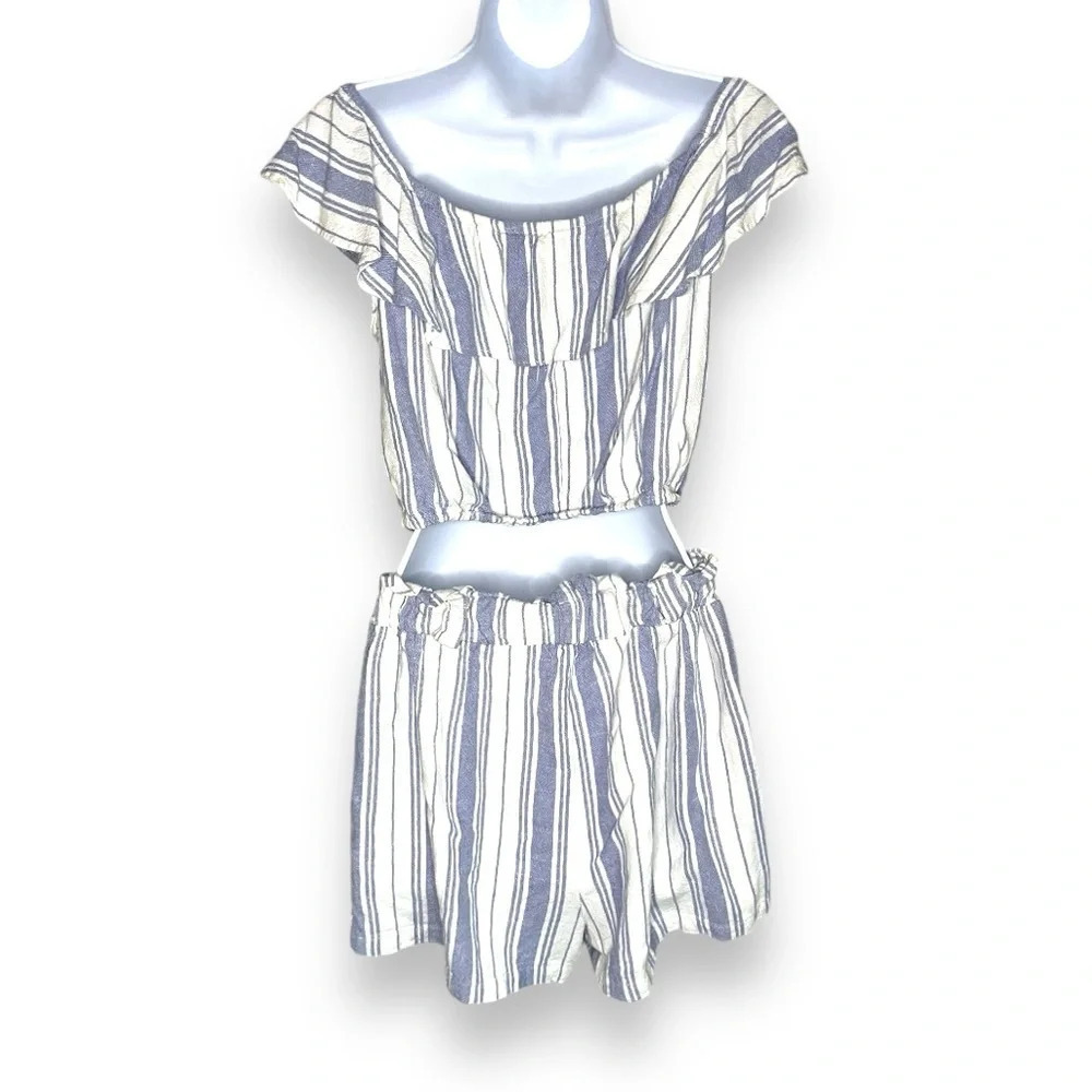 New Look Striped Two-Piece Set – Off Shoulder Top & Elastic Waist Shorts - Picture 4 of 11